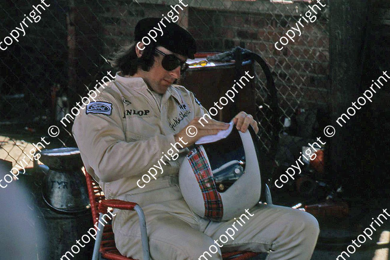 1970 SA GP Jackie Stewart preparing helmet pits (thanks Vito Momo via G Cavalieri) 036 cropped