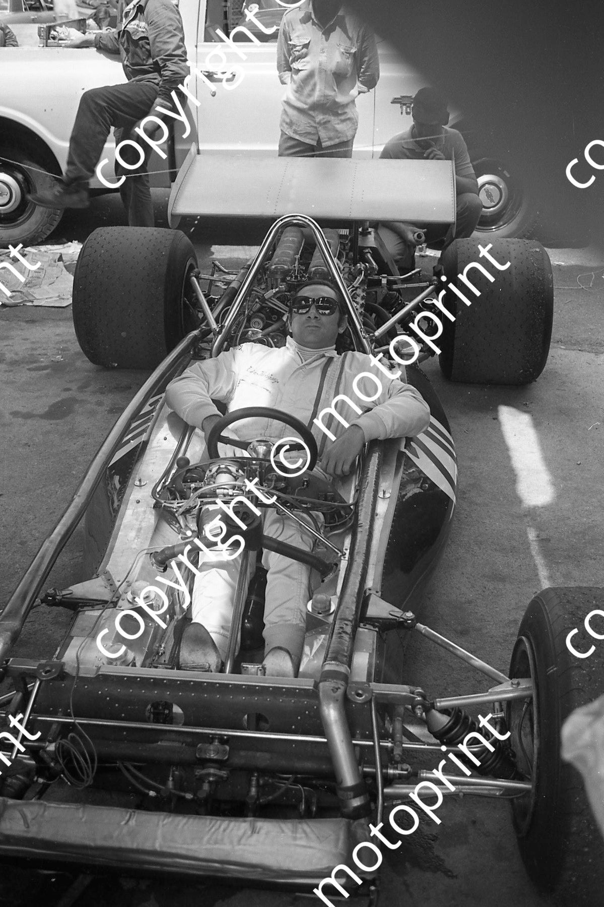 1970 SA GP Rodriguez relaxed in his BRM P153-2  (thanks Ken Stewart)127