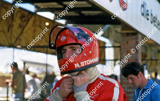 1970 SA GP Rolf Stommelen getting ready (thanks Vito Momo via G Cavalieri) 049