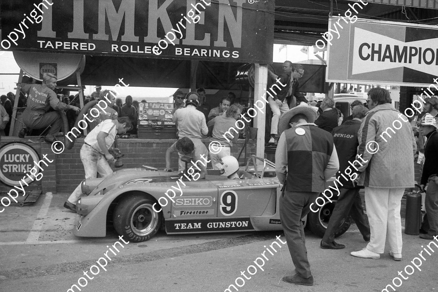 1971 9 Chevron B19 Howden Ganley Paddy Driver_ Gunston_s Joe Putter on right (thanks Ken Stewart) (3)
