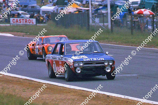 1971 9hr Datsun 1600SSS C Taylor D Joubert, Chevron B8 Tuckett Grant 045 (thanks Vito Momo via G Cavalieri) cropped