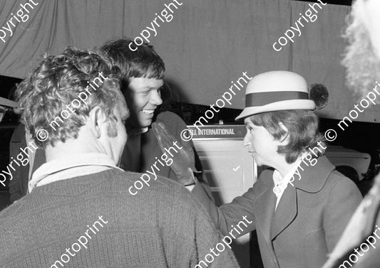 1971 BNU 11 TAP rep handing out food parcel - airline food perhaps. Jannie Kuun Kassie Kasselmann K500G (courtesy Roger Swan) (13)
