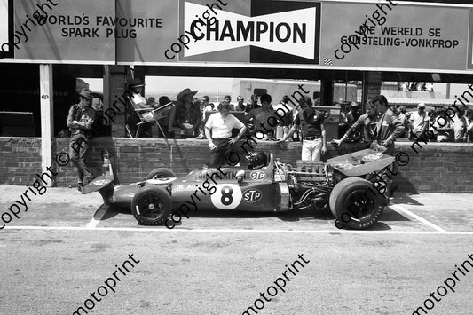 1971 SA GP De Adamich March Alfa 711 Alan Rees of March behind hands on hips (thanks Ken Stewart) 255