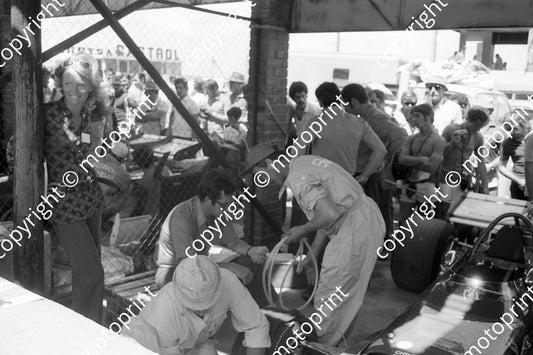 1971 SA GP Forghieri in pits (thanks Ken Stewart) 260