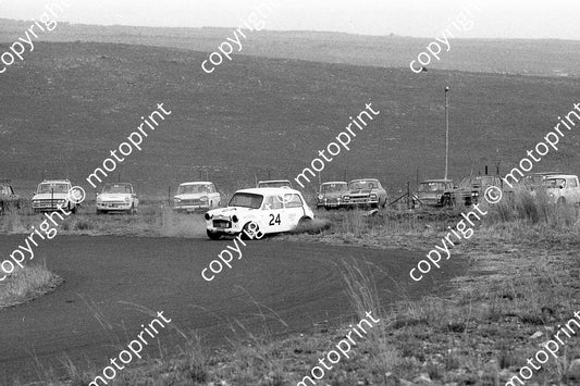 1972 PMC 3 hr 24 Andy Terlouw Mini off track (courtesy Roger Swan) (3)