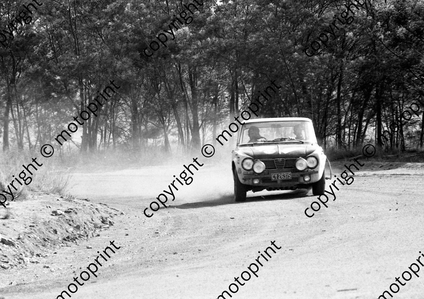 1972 Total 30 JC Andrews, R  vd Merwe Alfa  Ti (courtesy Roger Swan) (2)