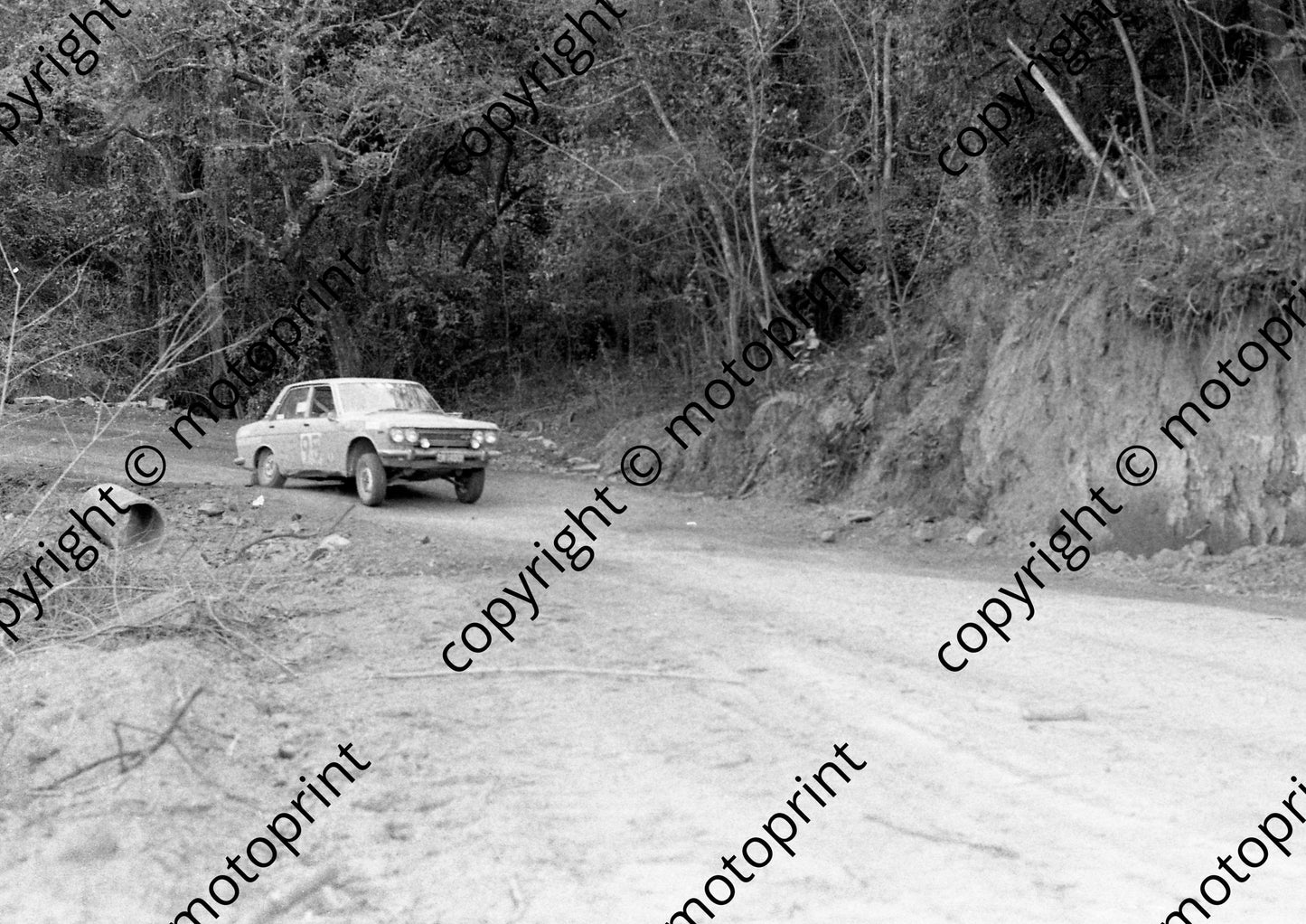 1972 Total 95 JA VIsser, AJ de Jager Datsun 1600SSS (courtesy Roger Swan) (1)