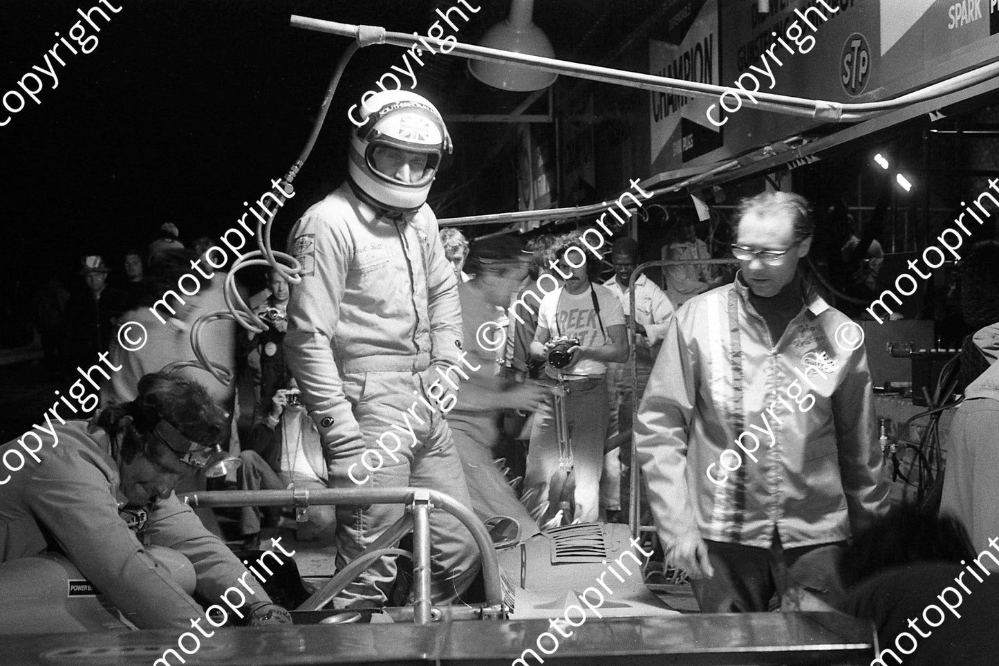 1973 9 hr 5 Bell Mirage Ford night pits (permission Roger Swan)