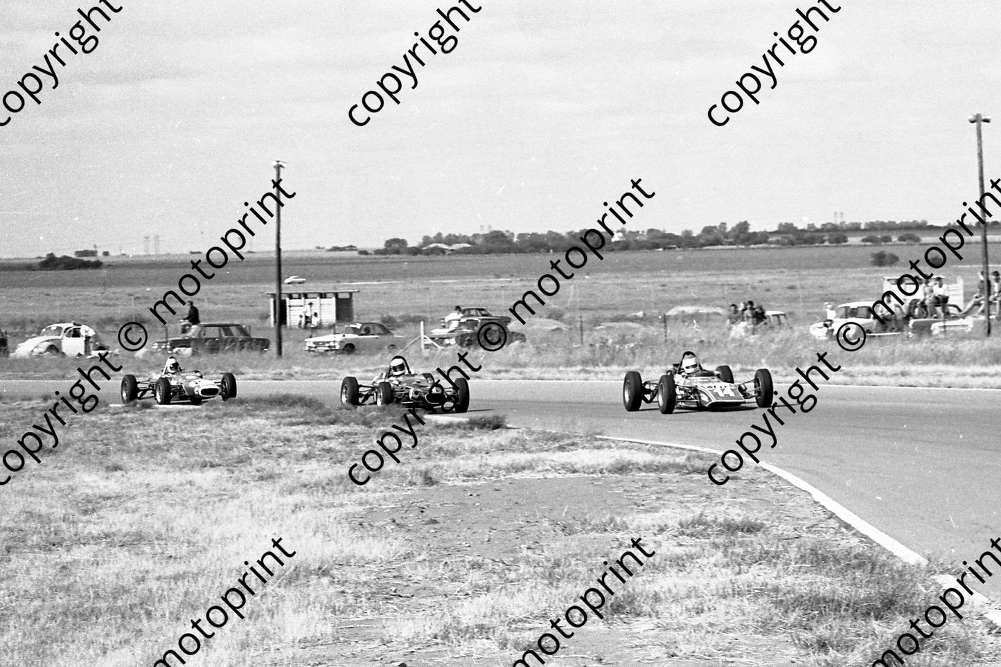 1973 FF Welkom 14 Shaun Toner Lotus 69 7 Andrew Thompson Merlyn Mk20 2 Kenny Gray Merlyn Mk11A (permission Malcolm Sampson Motorsport Photography)