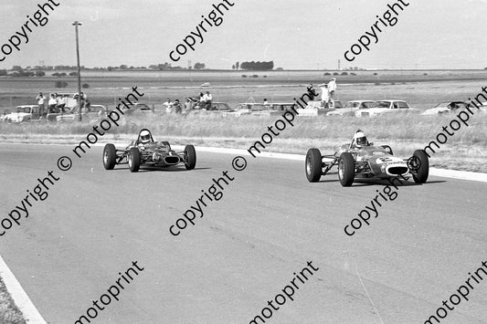 1973 FF Welkom 2 Kenny Gray Merlyn 11A 7 Andrew Thompson Merlyn Mk20 (permission Malcolm Sampson Motorsport Photography) 521