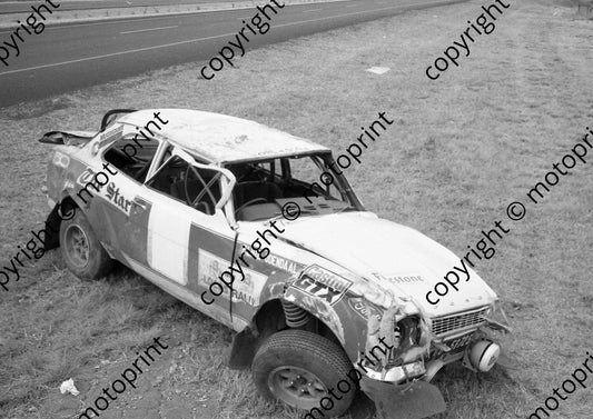 1973 Lucas 4 Elbie Odendaal, Christo Kuun Escort after falling off trailer 1148  (courtesy Roger Swan) (3)