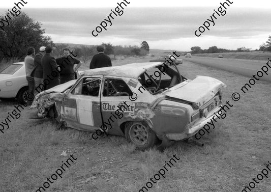 1973 Lucas 4 Elbie Odendaal, Christo Kuun Escort after falling off trailer 1148  (courtesy Roger Swan) (4)
