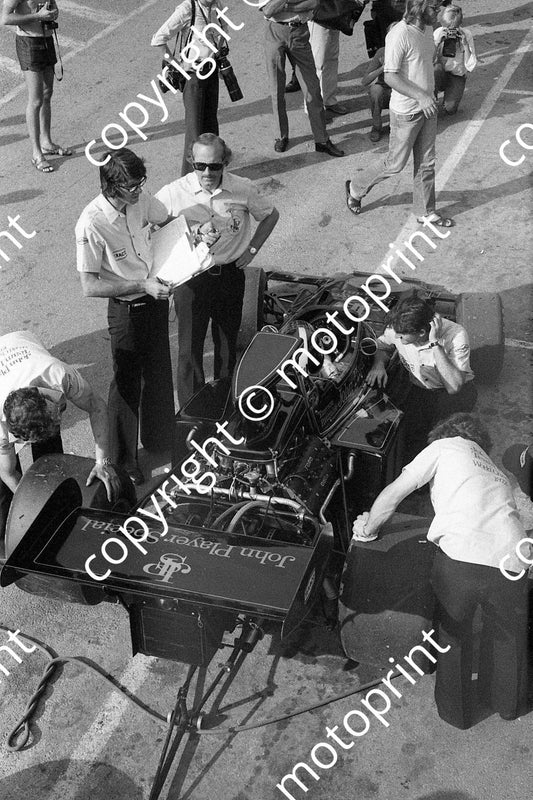1973 SA GP Lotus pits Warr Chapman 087