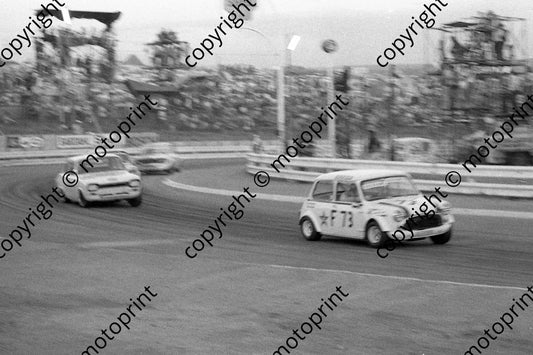 1973 SA GP support saloons P Bredenhan Mini   (courtesy Roger Swan)319
