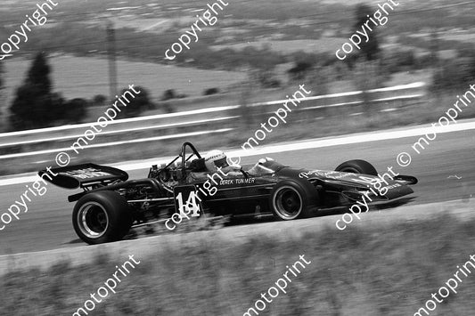 1973 SS Kya 14 Derek Tunmer McL M10B Chev   (permission Malcolm Sampson Motorsport Photography) 1973 Kya   (16)