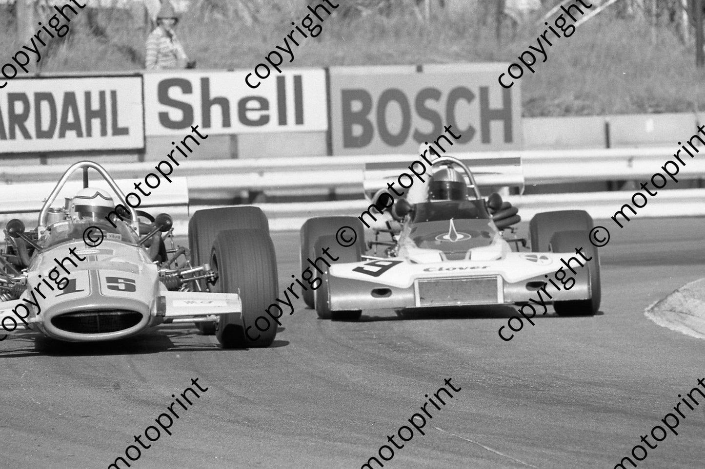 1973 SS Kya 9 Jackie Pretorius waving BT38 15 Mike Domingo McL M10 (permission Malcolm Sampson Motorsport Photography)