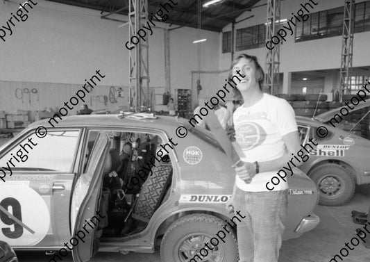 1973 Safari 19 Tony Fall with machete 1056 (courtesy Roger Swan) (22)