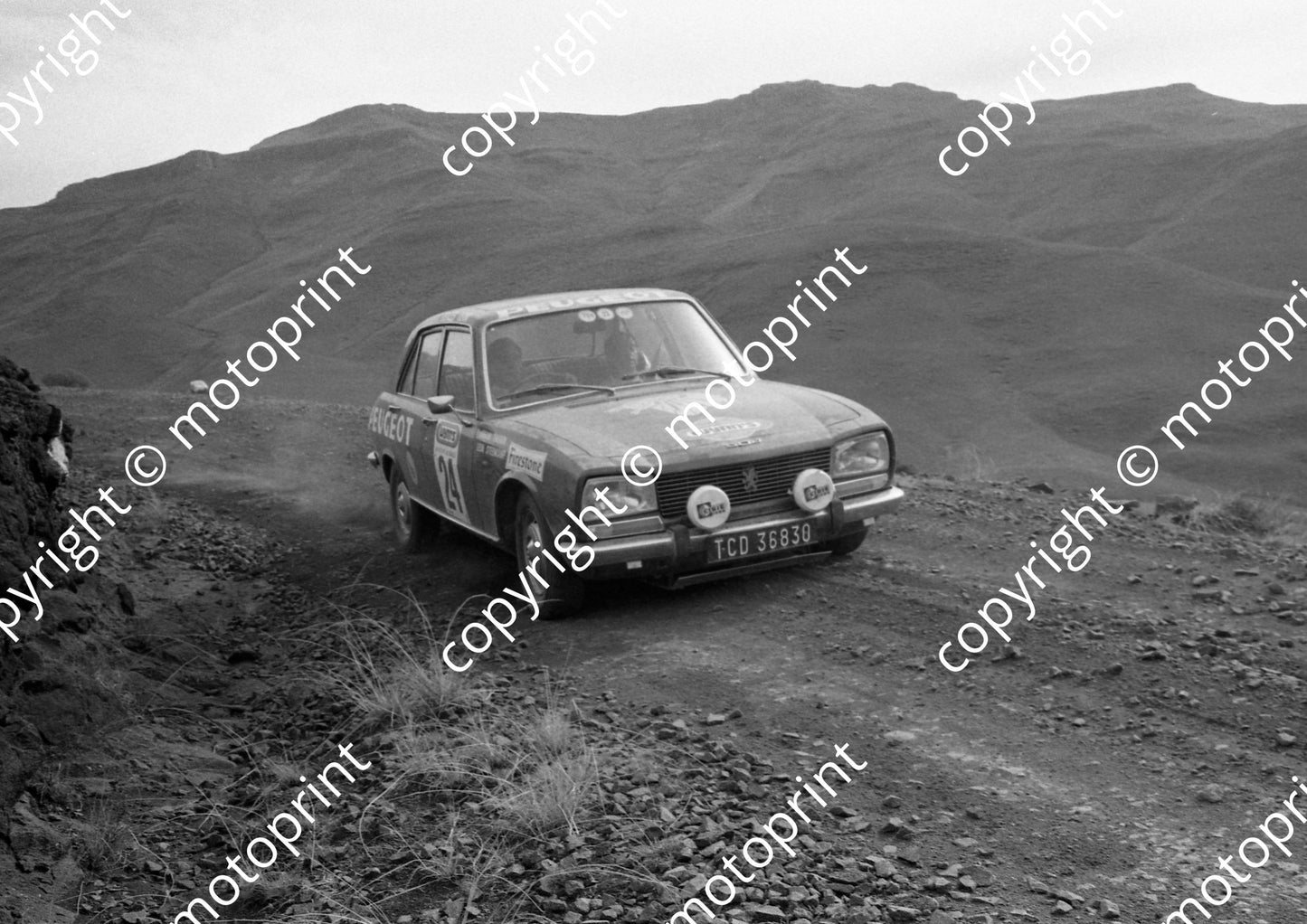 1973 Wynns 24 Johan Theron, Leon Steenkamp Peugeot 504 1088 (courtesy Roger Swan) (2)
