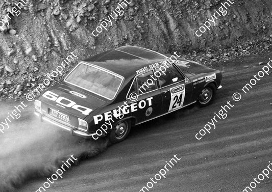 1973 Wynns 24 Johan Theron, Leon Steenkamp Peugeot 504 (Courtesy Roger Swan) 1085  584