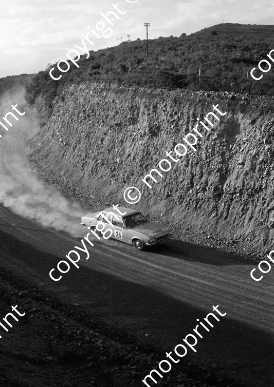 1973 Wynns 25 Robin Thompson, P Cromhout Chev 4100 (courtesy Roger Swan) (6)