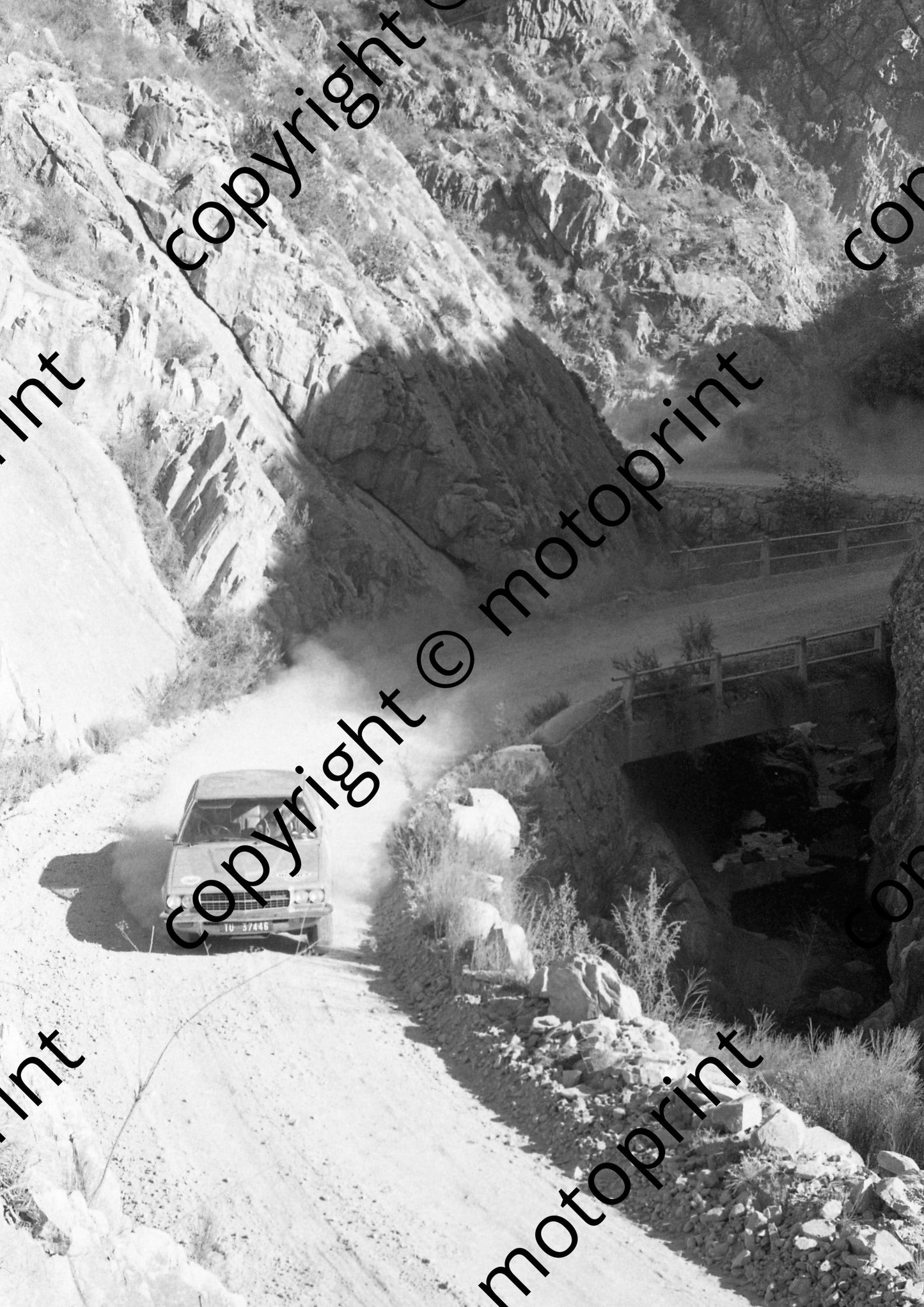 1973 Wynns 25 Robin Thompson, P Cromhout Chev 4100 (courtesy Roger Swan) (8)