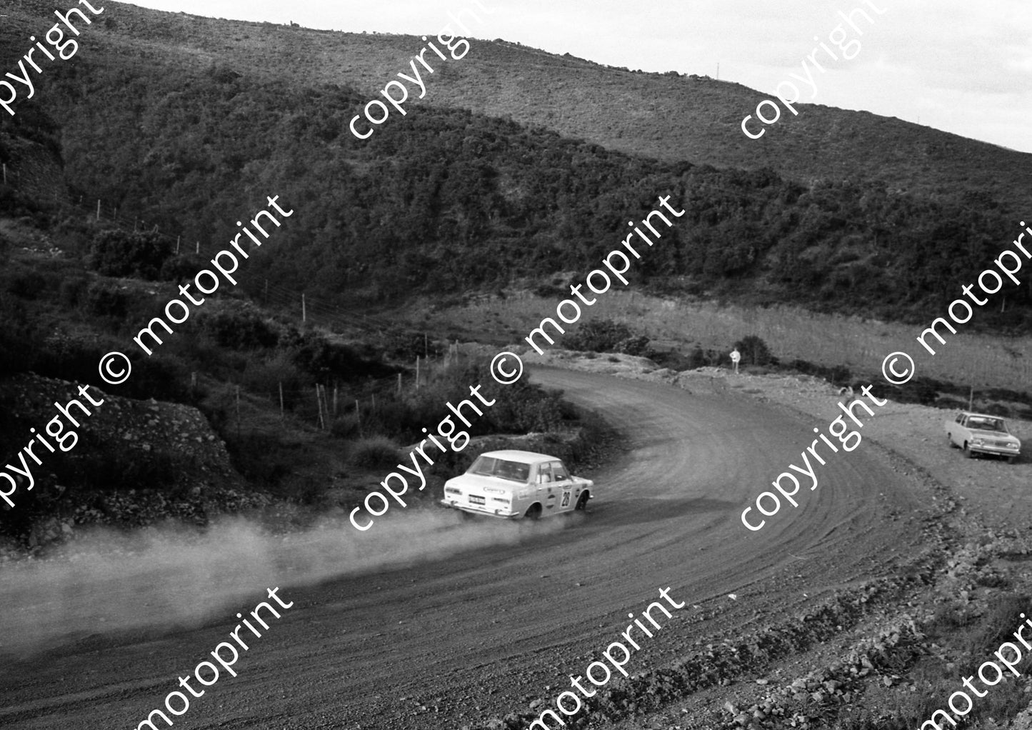 1973 Wynns 28 DB Venter, Dave Dusseljee Datsun 1600SSS (courtesy Roger Swan) (4)