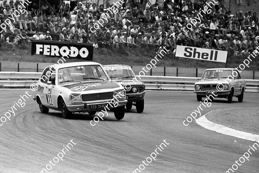 1974 AE SA 100 22 Willie Nel Peugeot 504TI 32 Adrian Woodley Datsun 1200GX (47)