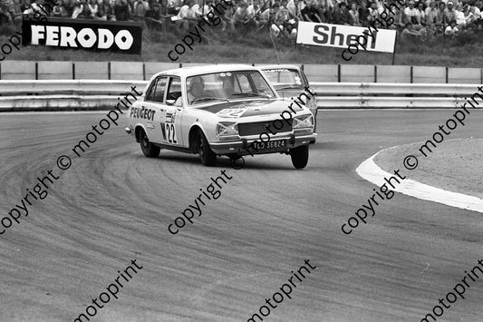 1974 AE SA 100 22 Willie Nel Peugeot 504TI (7)