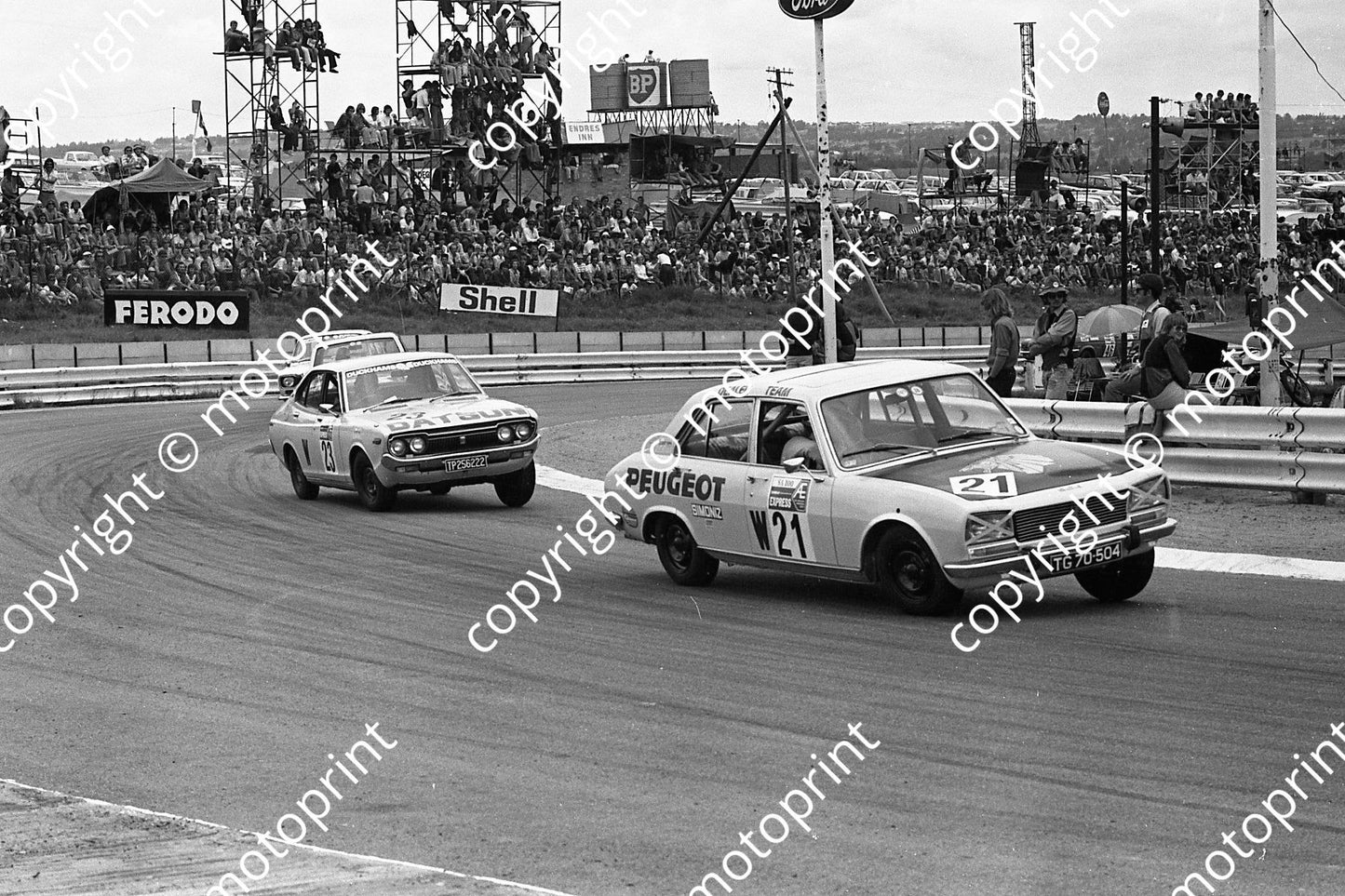 1974 AE SA 100 23 Sarel vd Merwe Datsun 1600U SSS 21  Harry Fekken Peugeot 504TI(24)