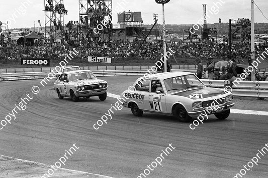 1974 AE SA 100 23 Sarel vd Merwe Datsun 1600U SSS 21  Harry Fekken Peugeot 504TI(24)