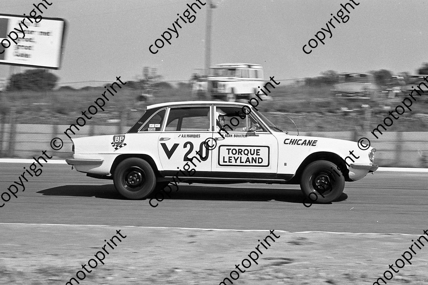 1974 Kya SL Gp 1 V20 A Boulter Triumph Chicane (permission Malcolm Sampson Motorsport Photography)  (62)
