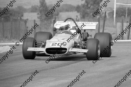 1974 Kya SS 20 N Limberis McL M10 (permission Malcolm Sampson Motorsport Photography) (2)