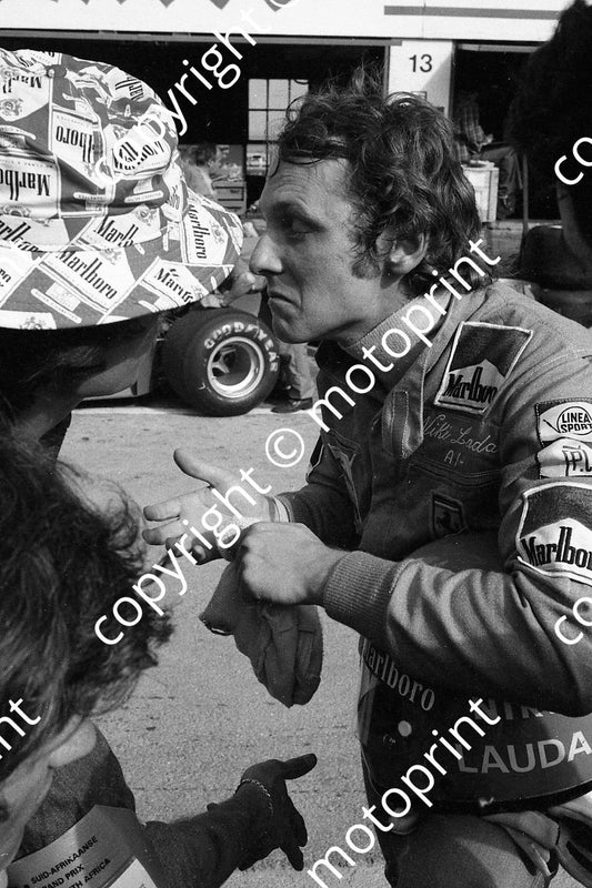 1974 SA GP 0 Niki Lauda makes a point (Courtesy Roger Swan) 060