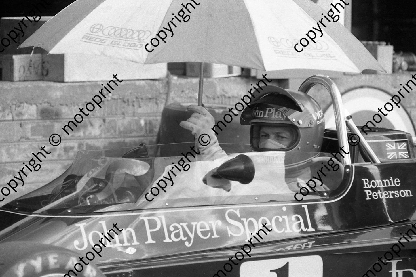 1974 SA GP 0 Ronnie Peterson in Lotus 76 (Courtesy Roger Swan) 086