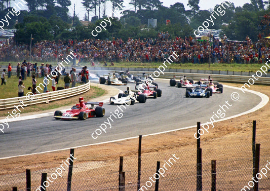 1974 SA GP Lauda Ferrari, Reutemann Brabham, Regazzoni Ferrari, Jody Scheckter Tyrrell, E Figtipaldi, Hulme SMOKE_ PETERSON HITS ICKX Lotus 76s(Watling)