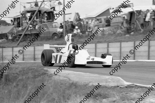 1974 SA GP SS 24 Hunt Hesketh 308-1 (permission Malcolm Sampson Motorsport Photography)  (575)