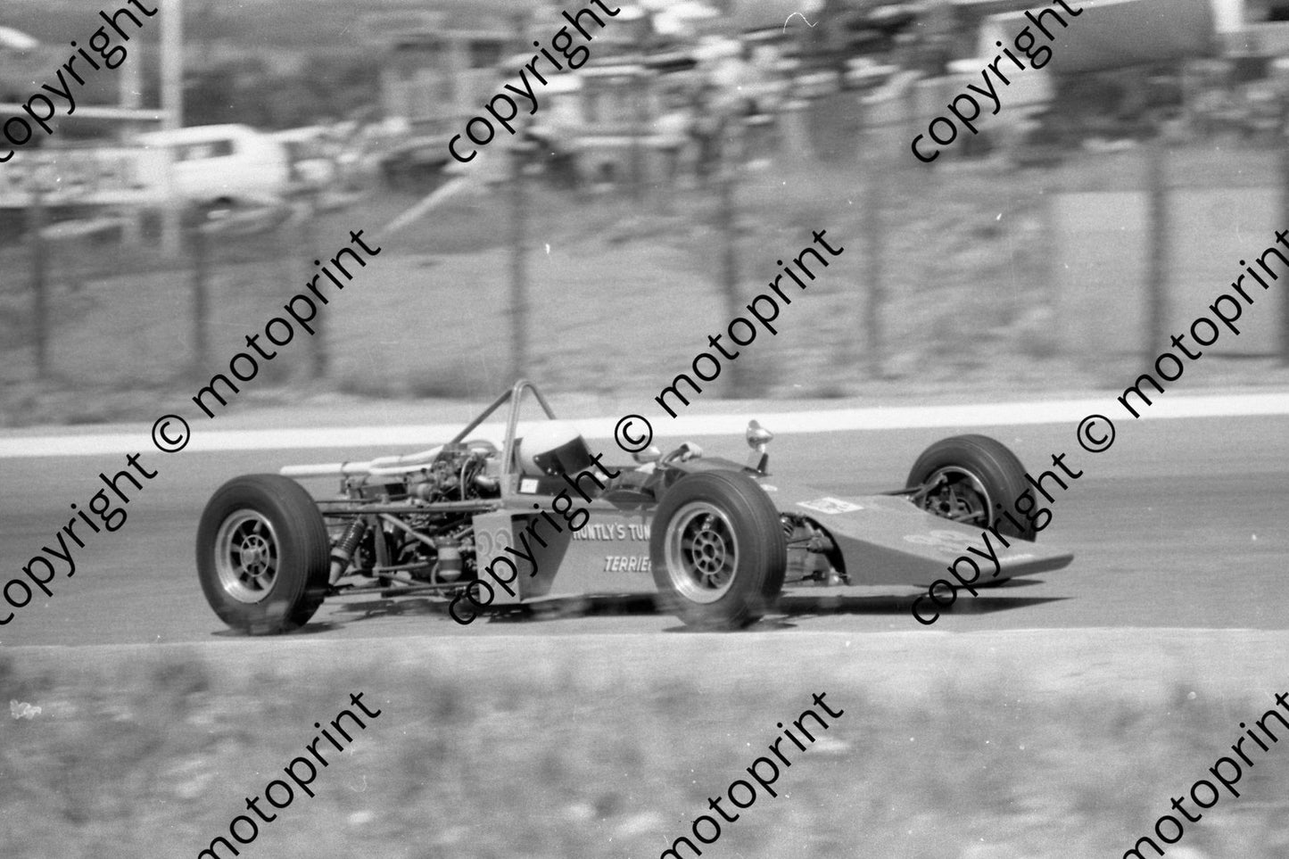 1975 Kya FF 33 Bruce Huntly Terrier (permission Malcolm Sampson Motorsport Photography) (1)