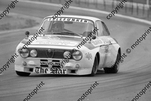 1975 Wynns 11 Alfa GTV practice A Chatz S vd Merwe (permission Malcolm Sampson Motorsport Photography)