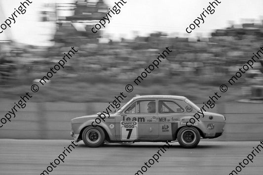 1975 Wynns 7  Escort Richard Sterne Philip Booysen (permission Malcolm Sampson Motorsport Photography) 489