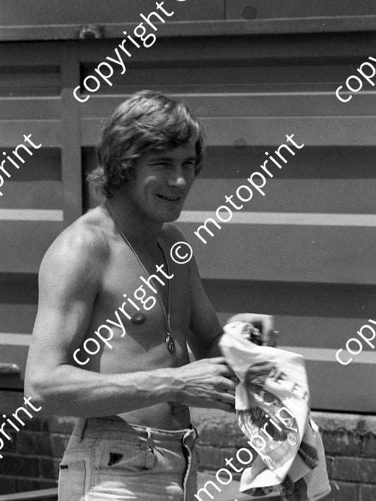 1976 SA GP James Hunt (permission Malcolm Sampson Motorsport Photography) (9)