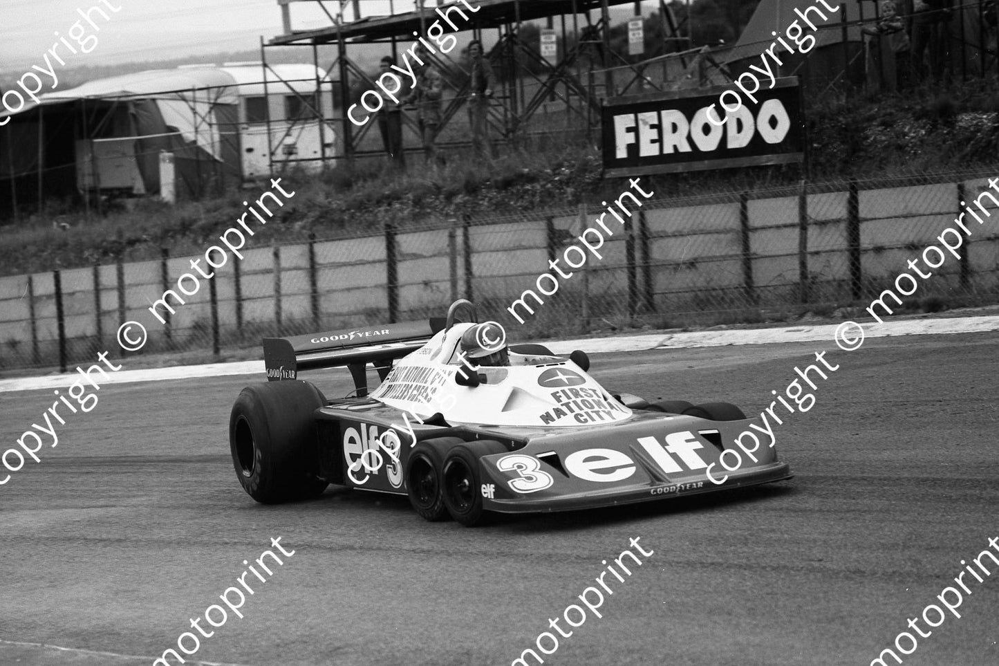 1977 SA GP 3 Ronnie Peterson Tyrrell P34 (permission Malcolm Sampson Motorsport Photography) (12)