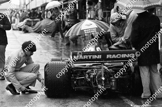 1977 SA GP 8 rain practice Gordon Murray attends to Pace (permission Malcolm Sampson Motorsport Photography) (5)