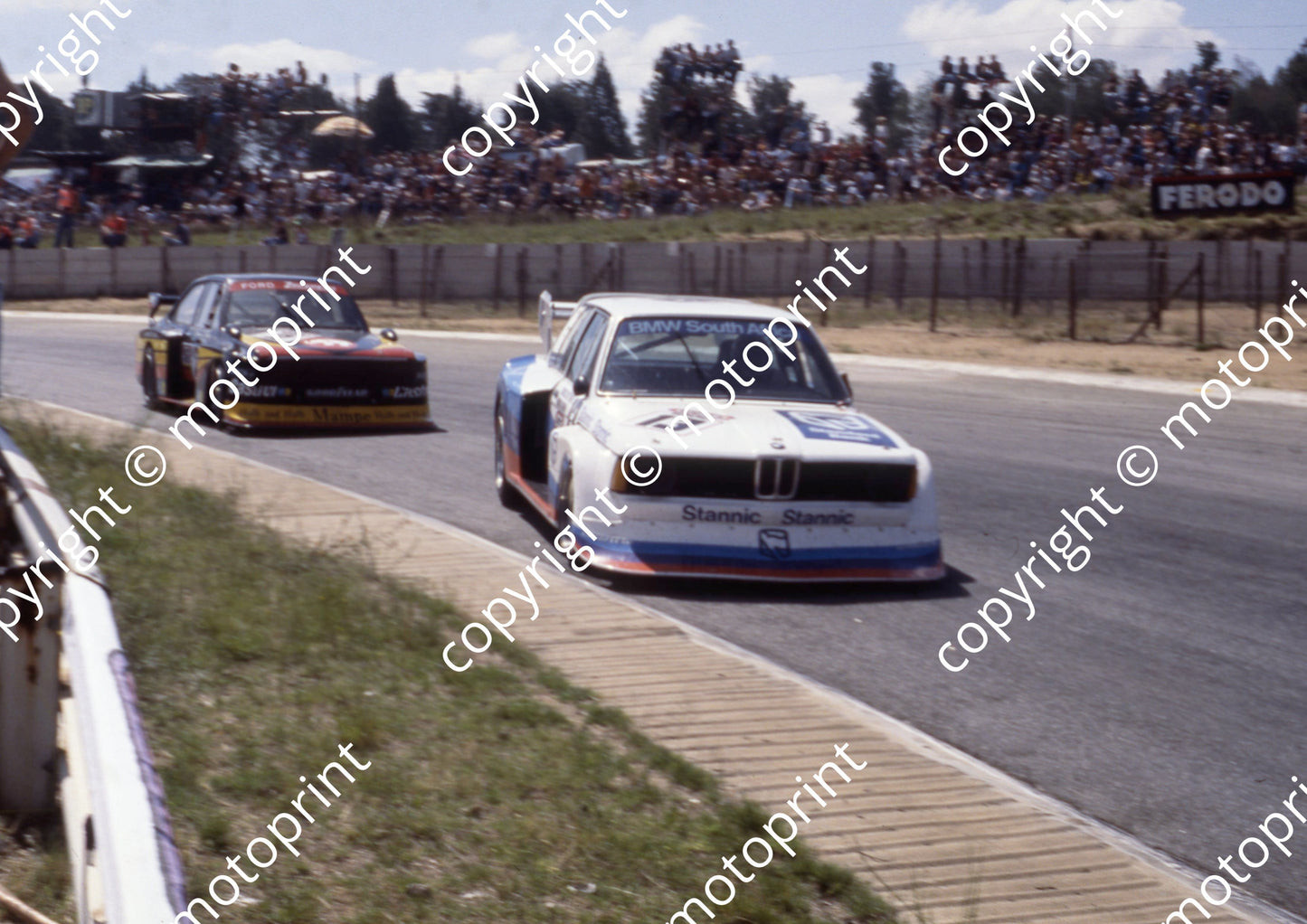 1977 Wynns 13  Harald Grohs Marcus Hottinger BMW320 2 Toine Hezemans Armin Hahne Escort(courtesy Roger Swan) (105)