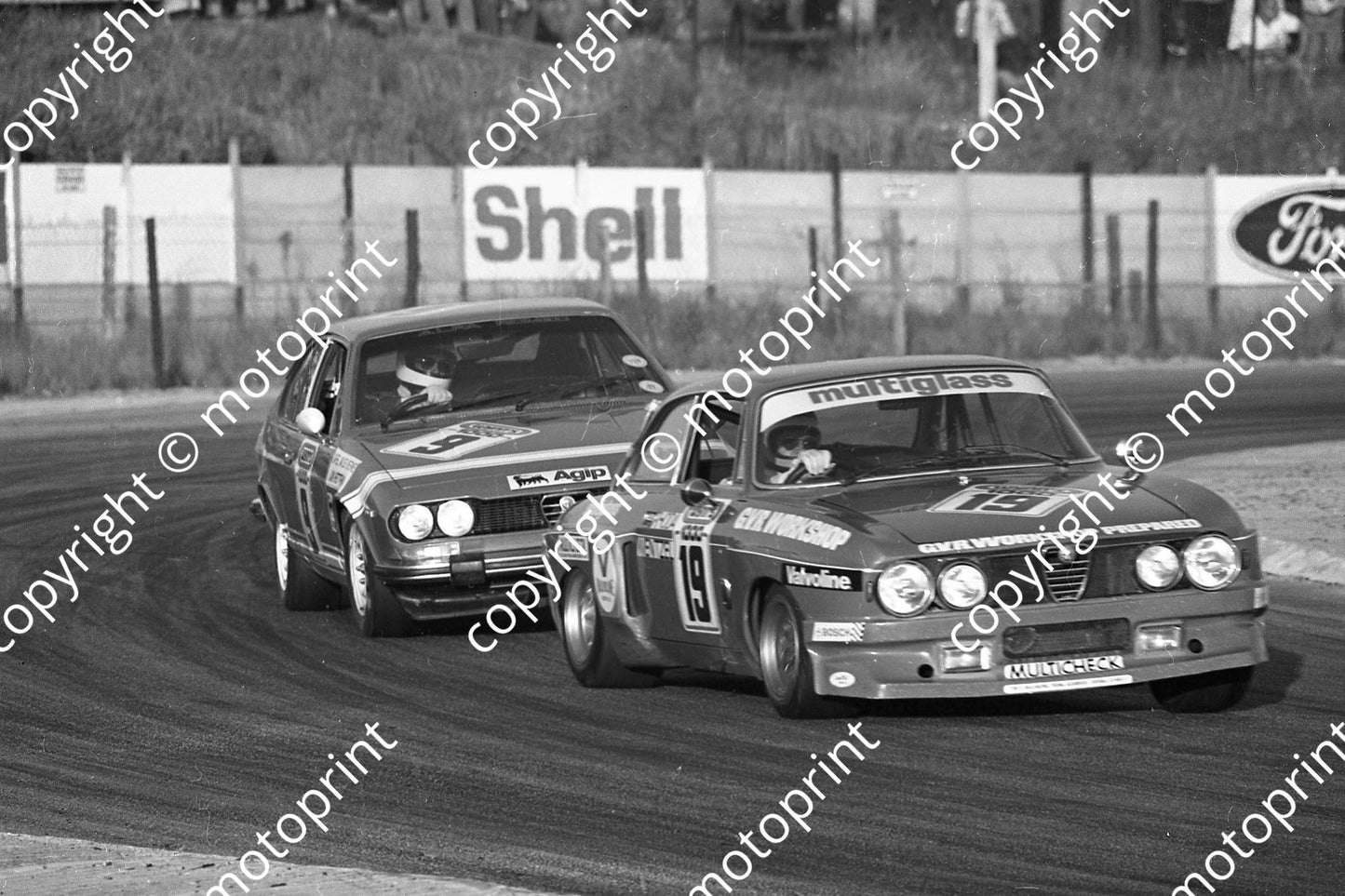 1977 Wynns 19  Alfa GTV M Rhoda B Wentzel 9 Alfasud S vd Merwe J Hettema  (Permission Malcolm Sampson Motorsport Photography)