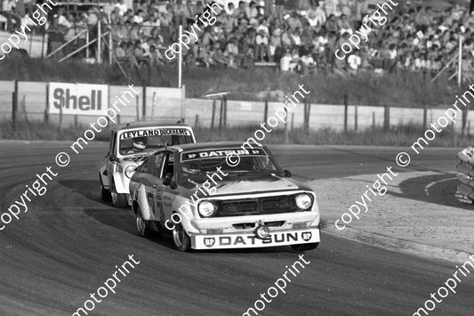 1977 Wynns 31 Datsun 140Y G Santana M O_ Sullivan  (Permission Malcolm Sampson Motorsport Photography) (3)