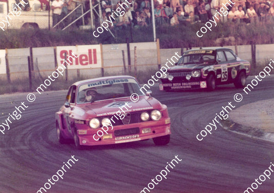 1977 Wynns 35 Escort Gerald Vorster Colin Clay 19 Alfa GTV Martin Rhoda, Bunny Wentzel (Permission Malcolm Sampson Motorsport Photography) (1)