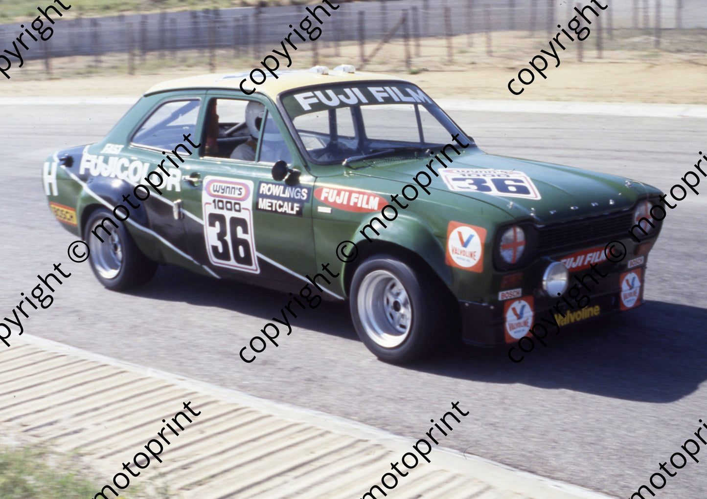 1977 Wynns 36 John Metcalfe Brian Rowlings Escort 1100(courtesy Roger Swan) (163)