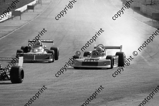 1979 FA Kya 2 Klomfass Texan March blow up 79B, T van Rooyen inside line Gunston March (courtesy Malcolm Sampson Motor Sport Photography)