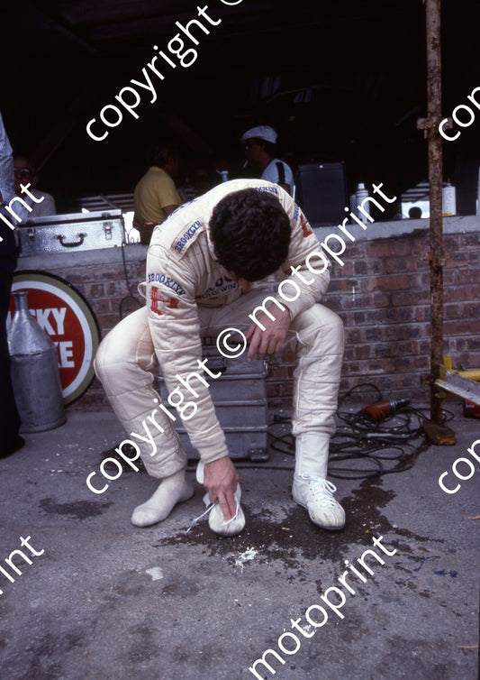 1980 SA GP 1 Jody Scheckter mending shoe part 5 (A4 scan) (permission Malcolm Sampson Motorsport Photography) (5)