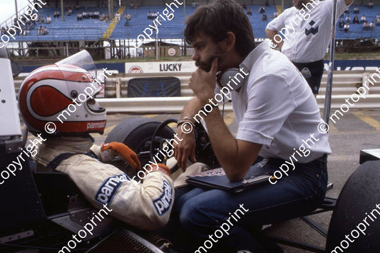 1980 SA GP 5 Nelson Piquet, Gordon Murray pit consultation (permission Malcolm Sampson Motorsport Photography)  (3)